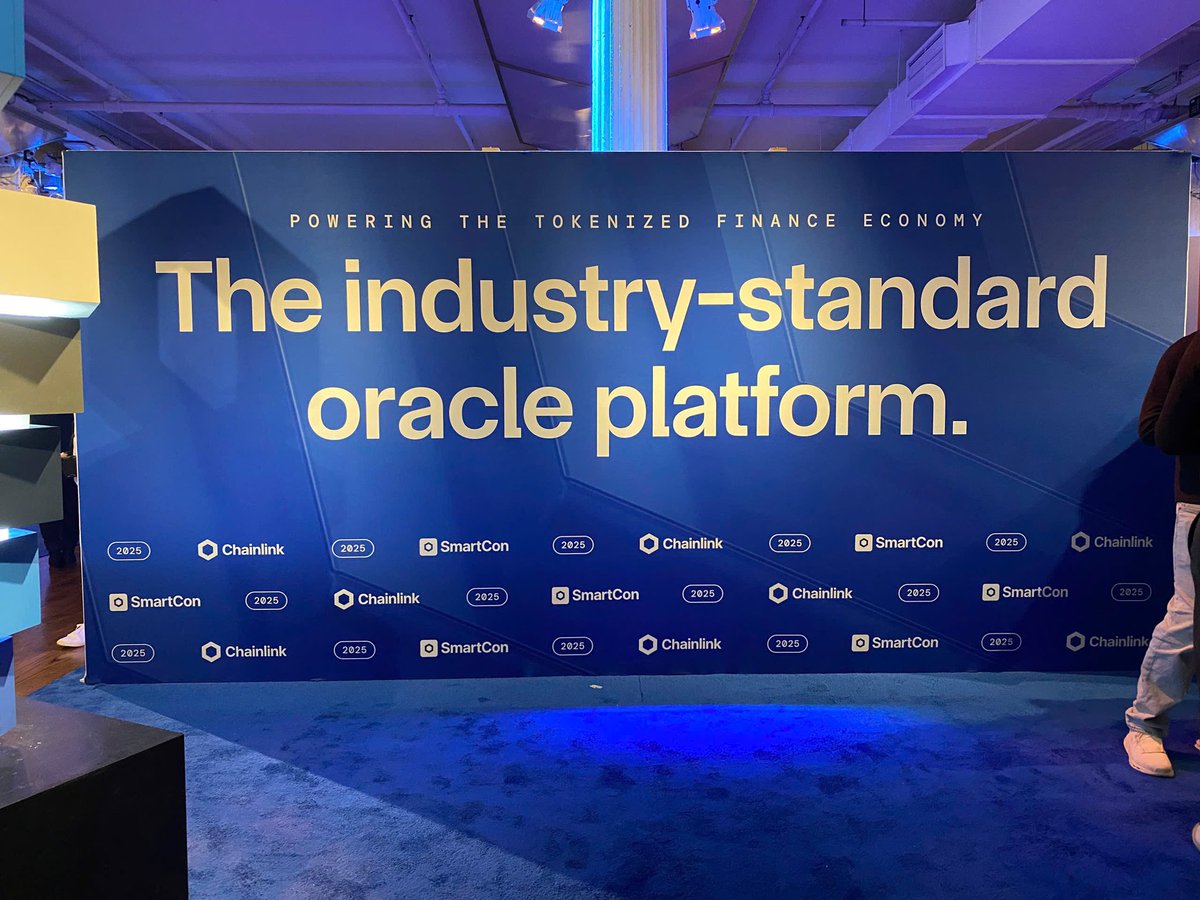 thanhnhaweb3's tweet image. Day 1 at Chainlink SmartCon NYC 2025 🚀
The future of finance is onchain — from stablecoins &amp;amp; RWAs to AI-powered innovation.
CRE + CCC = scalable, private, cross-chain finance.
#SmartCon2025 #Chainlink #Web3 #OnchainFinance