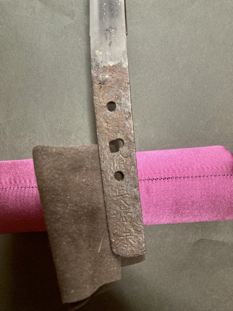 ●無銘の古刀 大刀 白鞘 拵え 傷多し 戦傷 古刀姿 細身 互の目 のたれ 一尺九寸八分七厘 60.2cm 刀剣の種類／ホームメイト