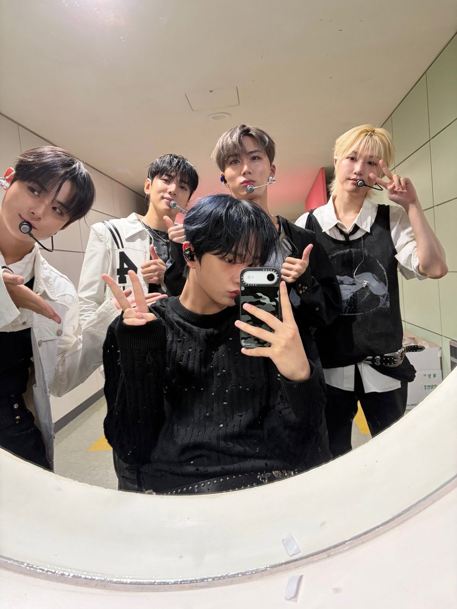 [📸] 251105 쇼챔피언

오늘 아리들 덕분에 에너지 충전 완료⚡️

#DKZ #디케이지
#TASTY #테이스티
#ReplayMyAnthem