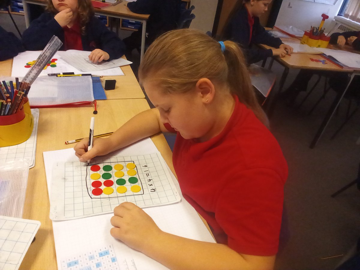 Today we were introduced to square numbers for the first time. All square numbers can make a square in counters! #wbjsmaths <a href="/HarbourLearning/">Harbour Learning Trust</a> <a href="/WBJJuniorSchool/">William Barcroft Junior School</a>