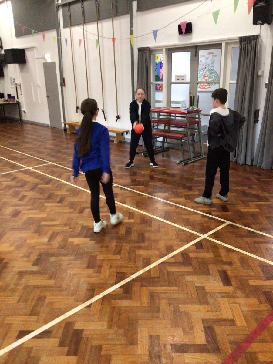 5N enjoying working on their dodgeball skills this morning during PE 🏐🤾🏻‍♂️🤾🏼‍♀️ #TeamCastleHills <a href="/LegerEdTrust/">Leger Education Trust</a> <a href="/CastleHillsScaw/">Castle Hills Primary Academy</a>