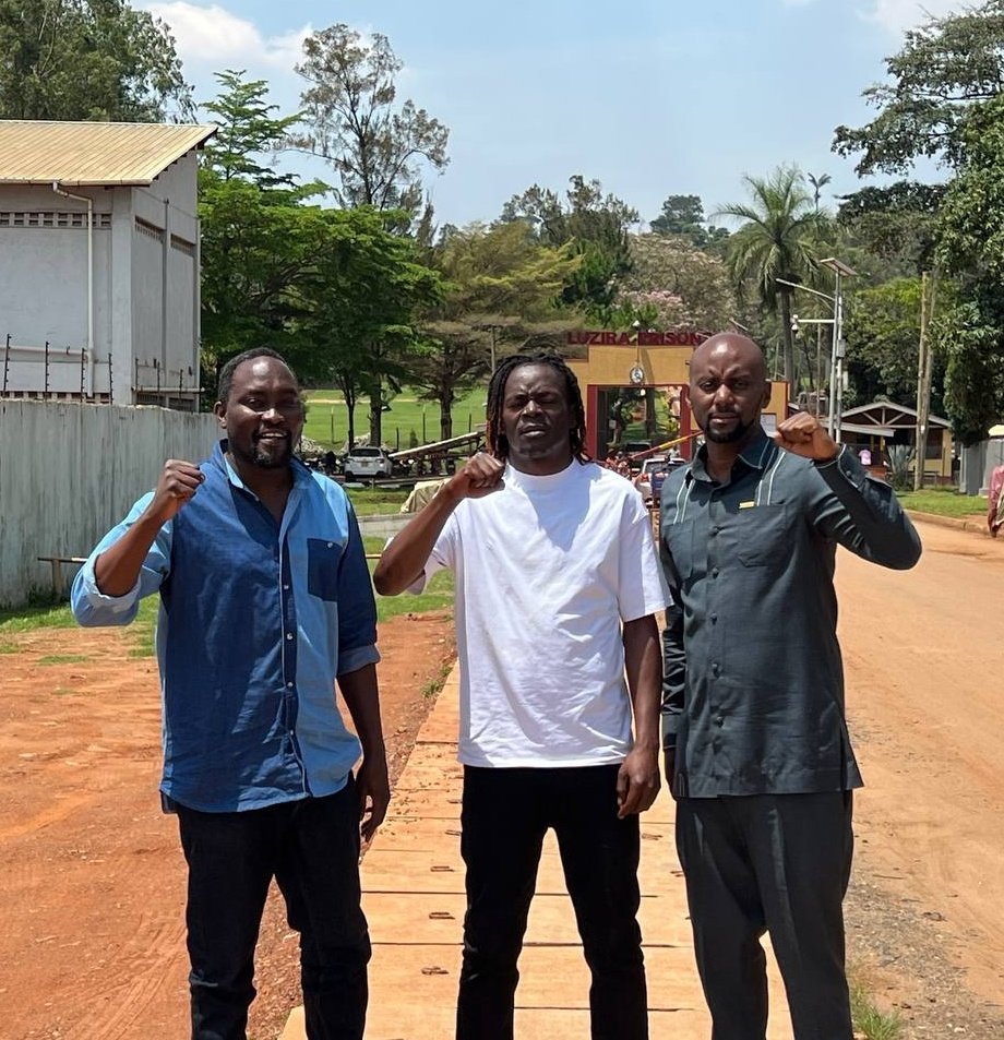 This morning at Luzira Upper Prison, we checked on political prisoners Alex Waiswa Mufumbiro, Eddie Mutwe, Achileo Kivumbi, Bobi Giant and Bobi Young. They are of strong spirits! They're following the campaign trail with a lot of hope that things could get better! Of course, they