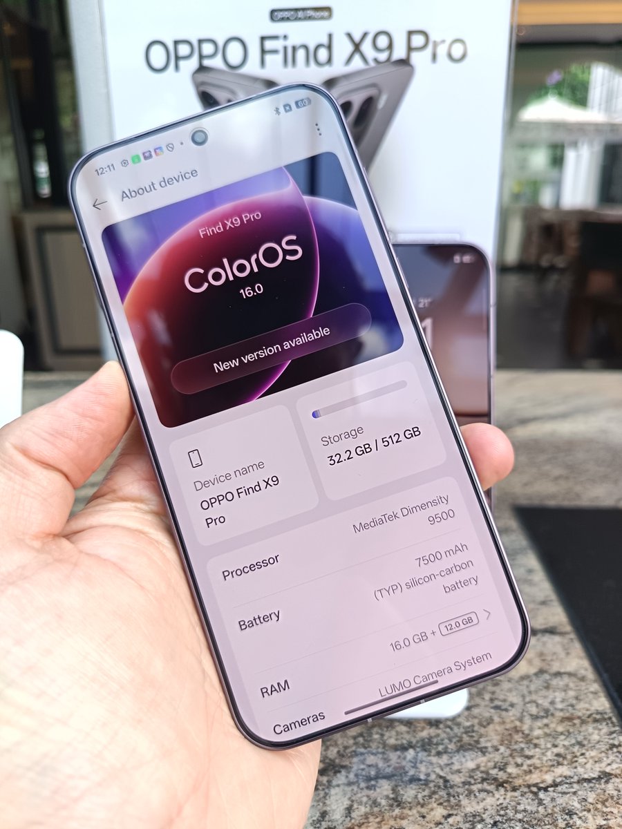 TechSmartZA's tweet image. When you purchase the @OPPOSouthAfrica Find X9 Pro flagship, you are also receiving about R10k worth of free stuff including the OPPO Watch X2 and a wireless charger