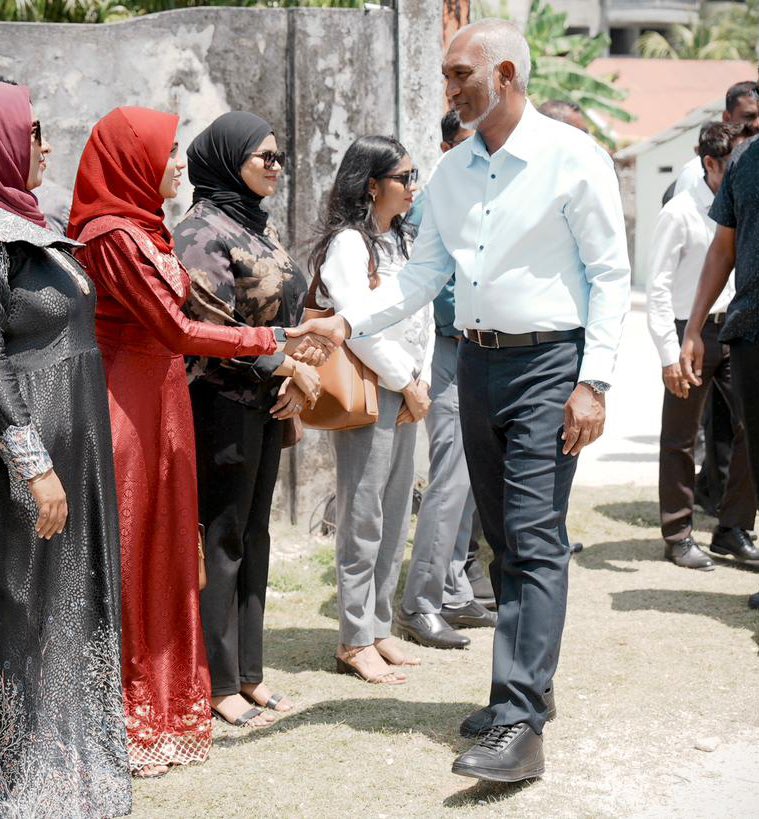 Rayyathunnaa emme gaathun ballavva Raees <a href="/MMuizzu/">Dr Mohamed Muizzu</a> 😊❤️
