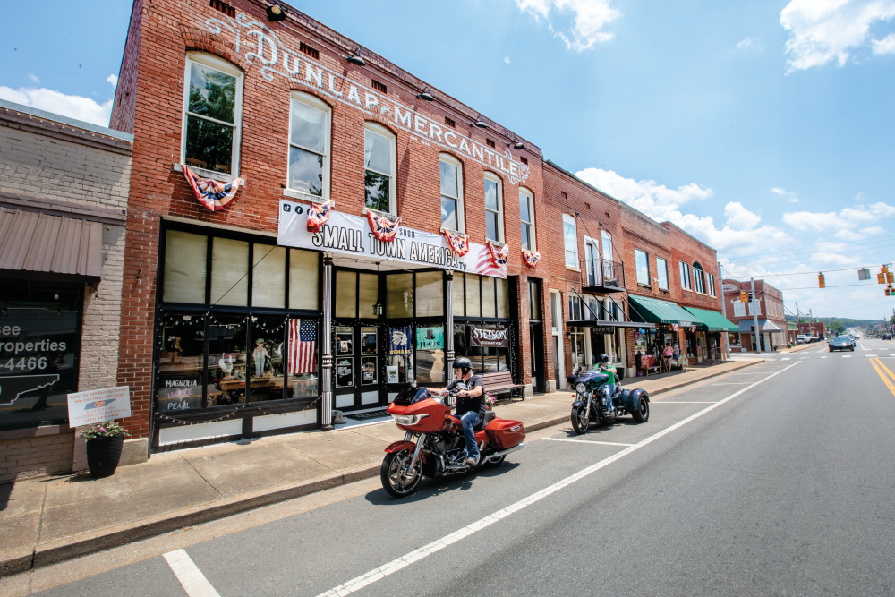 tnhomeandfarm's tweet image. Nothing takes you back in time like a visit to one of Tennessee’s old-fashioned general stores. Across the state, these shops spark nostalgia with old-timey treasures, local goods, antiques and homemade treats. Check out our TN General Store Trail here:
tnhomeandfarm.com/travel/shop-ti…