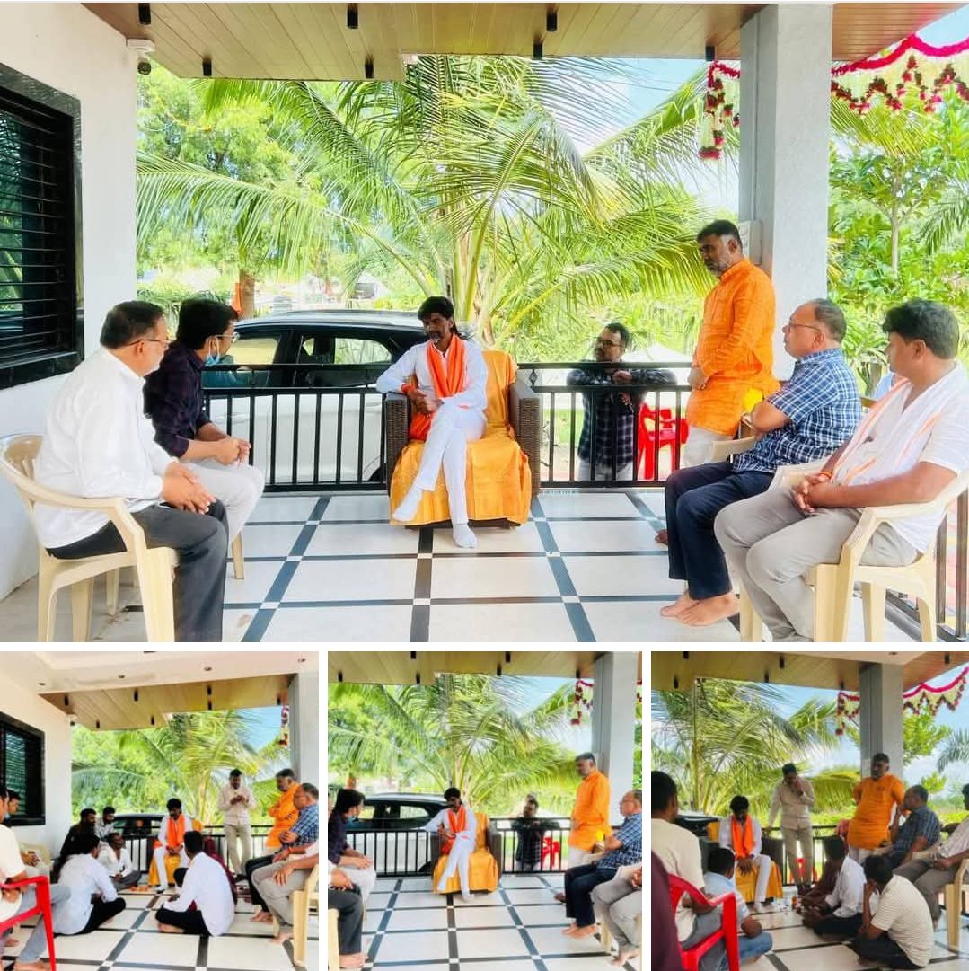 maratha_marathi's tweet image. मुलीला न्याय मिळावा आणि SIT कमिटीमध्ये एक अधिकारी आपल्या पसंतीचा दिला जावा यासाठी मनोज दादा जरांगे पाटीलशी चर्चा करताना डॉ संपदा ताई मुंडे यांचे कुटुंबीय...💪🏻💪🏻

न्याय फक्त इथे मिळेल या आशेने डॉ संपदा मुंडें कुटुंबाने आज आंतरवालीत मनोज दादांची भेट घेतली🙏🏻

 #JusticeForDrSampada