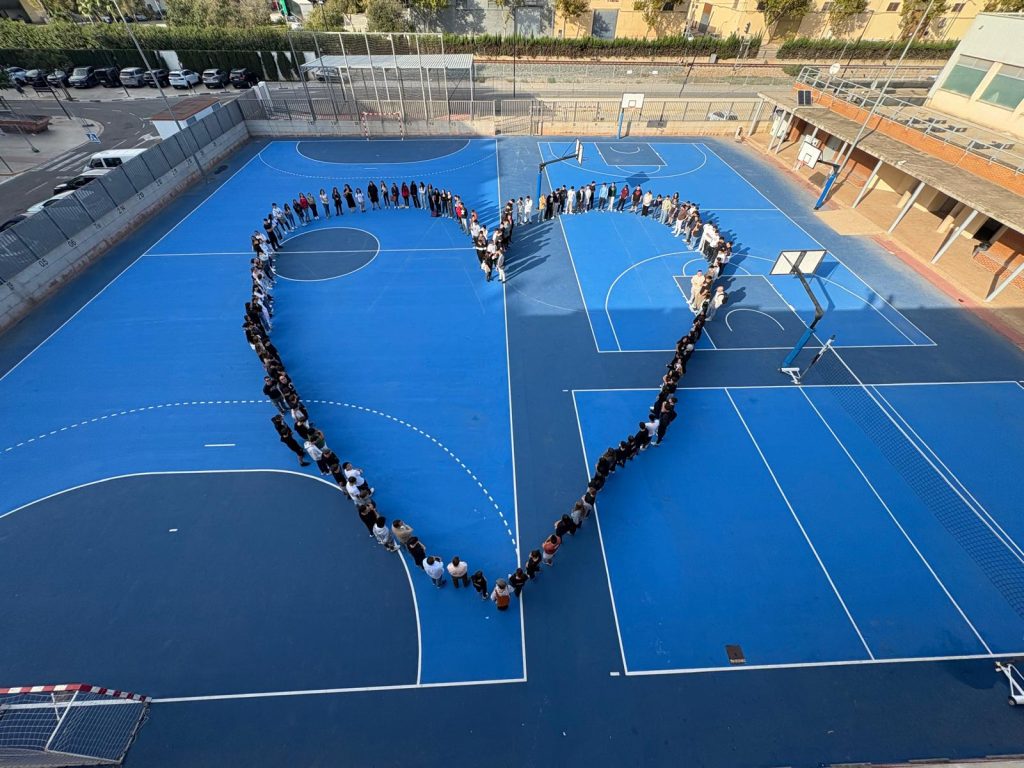En el IES Salvador Gadea de Aldaia se organizó el acto 
“Un año más tarde: seguimos recordando, seguimos agradeciendo”
Desde aquí agradecemos vuestra invitación. Nuestra pequeña aportación fue posible gracias a la FP aragonesa y la iniciativa "Libros que importan FP"
<a href="/fp_aragon/">FP Aragón</a>