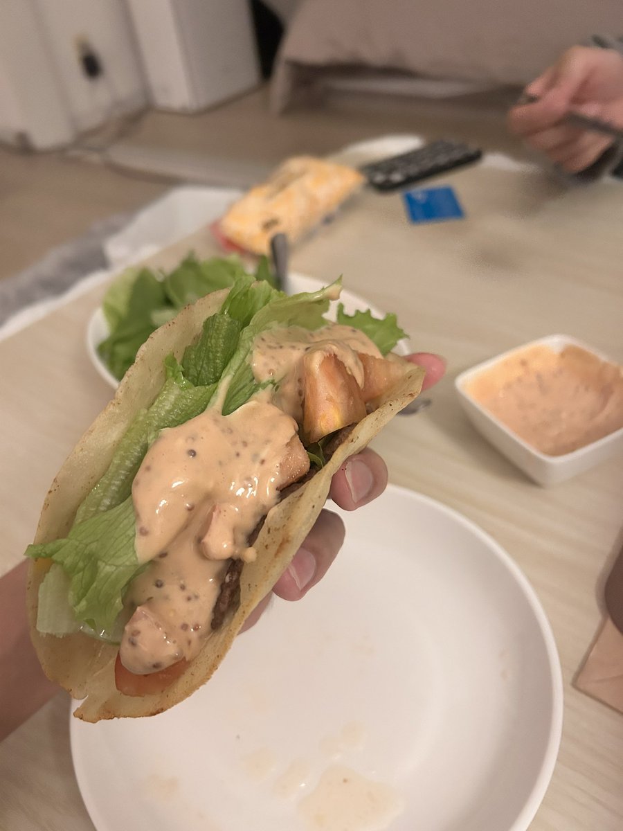 昨日ビックマック風タコス作って食べた🌮
