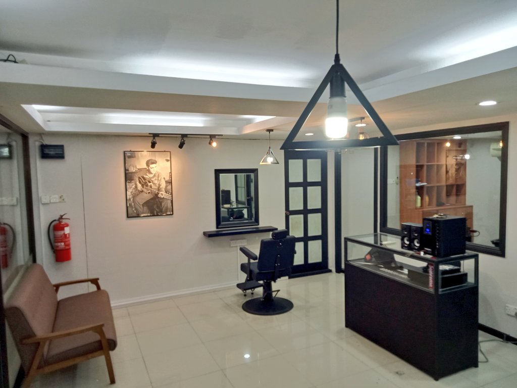 ikmalidhamm's tweet photo. 🚨Assalamualaikum..hello guys..nak bagitahu korang yang Trident barbershop kini dah kembali beroperasi di taman wilayah selayang..untuk pertanyaan boleh komen atau dm saya..minta repost ye dan semoga kita dilimpahi rezeki seperti air mengalir..terima kasih semua ❤️ https://t.co/1rzeTDEOCM