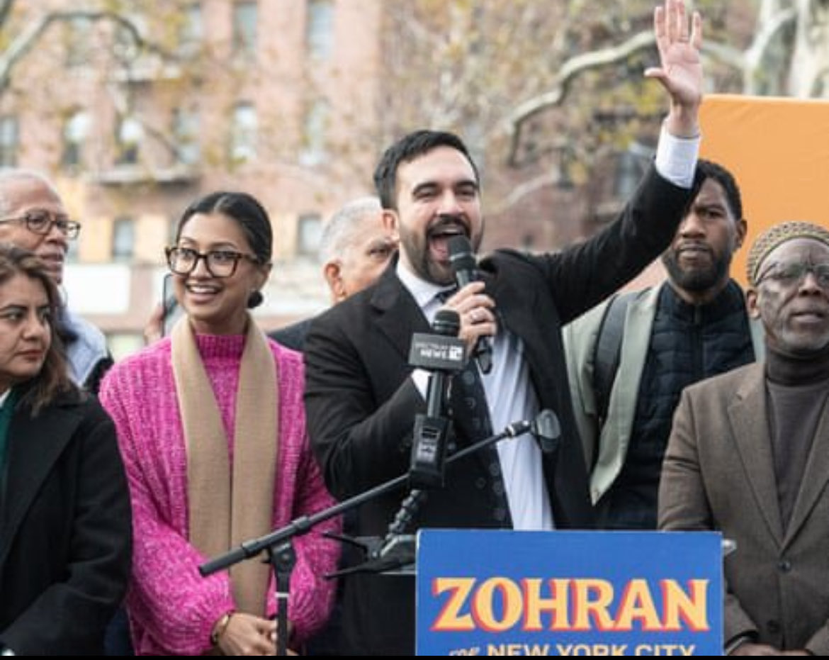 Lewica bardzo lubi wytykać nielubianym ludziom, że samemu nie osiągnęli niczego, a wszystko zawdzięczają rodzicom.

Warto przypomnieć, że nowy burmistrz NYC to właśnie taki przypadek do kwadratu:

- syn znanego profesora oraz dokumentalistki wykładających na Columbia University
-