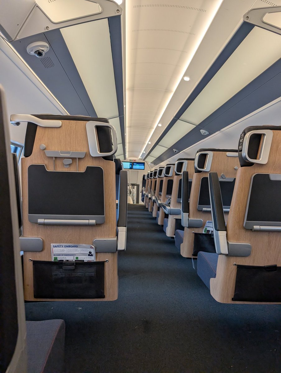 gamedin_77's tweet image. Kawoosh ut i friheten! En dag närmare helgen 😍☕

#workisdone✅