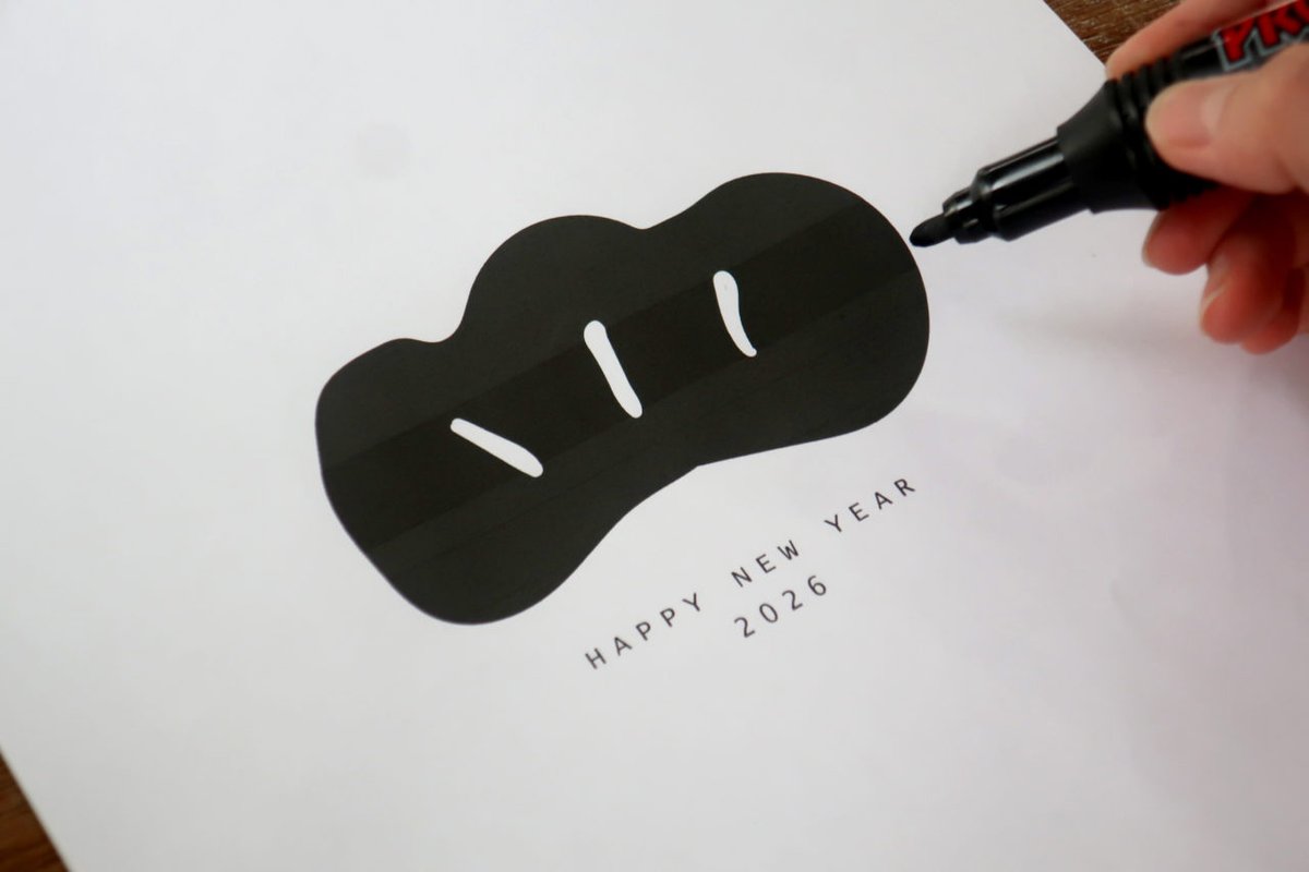 🎍期間限定ワークショップ📅

毎年恒例🎨
カレンダー＆年賀状にシルクスクリーン印刷ができるワークショップ、今年もはじまりました～！🎊

オリジナルのイラストやお気に入りの写真をプリントして、2026年のカレンダー＆年賀状をひと足先に準備しませんか？📅✨

ご予約・詳細はこちらから💁‍♀️