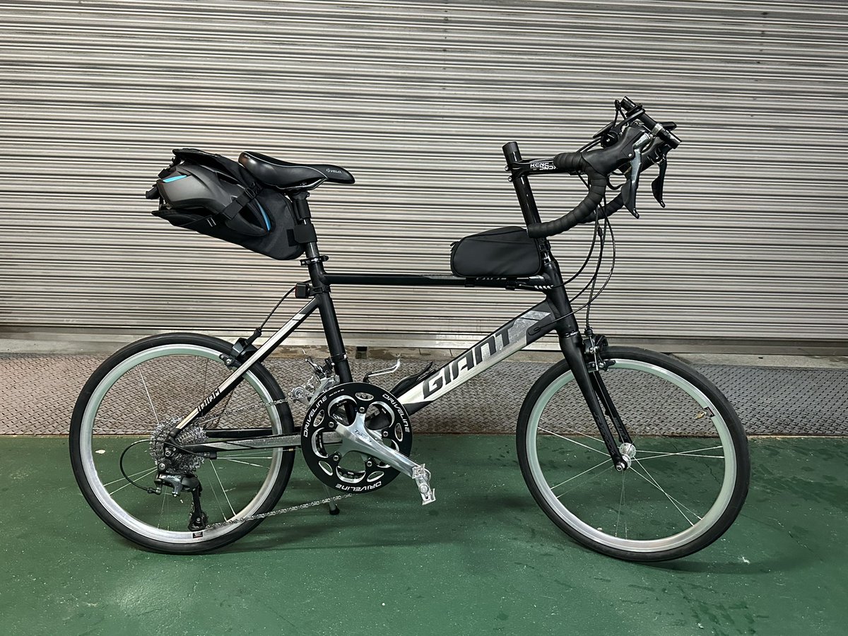 ringo_man's tweet photo. 通勤に使う自転車とりあえず完成やね。
あとハンドルは変えてみたいけど。

#GIANT #idiom #idiom0 #ロードバイク　#ミニベロ　#通勤快速 https://t.co/uMDXQui99o