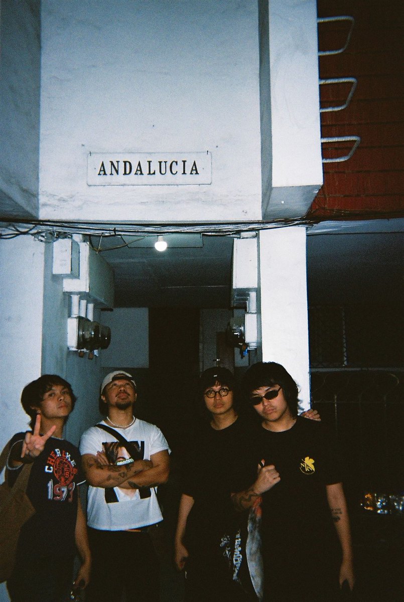 IVOFSPADES's tweet image. Masaya kami na mapakinggan niyo ‘tong first album naming apat. Pangarap lang namin ‘to dati. Marami mang nangyari noon na hindi maganda, grateful kami na napunta kami sa point na naging okay na kami. Hetong album na ‘to ang magsisilbing reminder sa ‘min na may hope pala sa lahat…