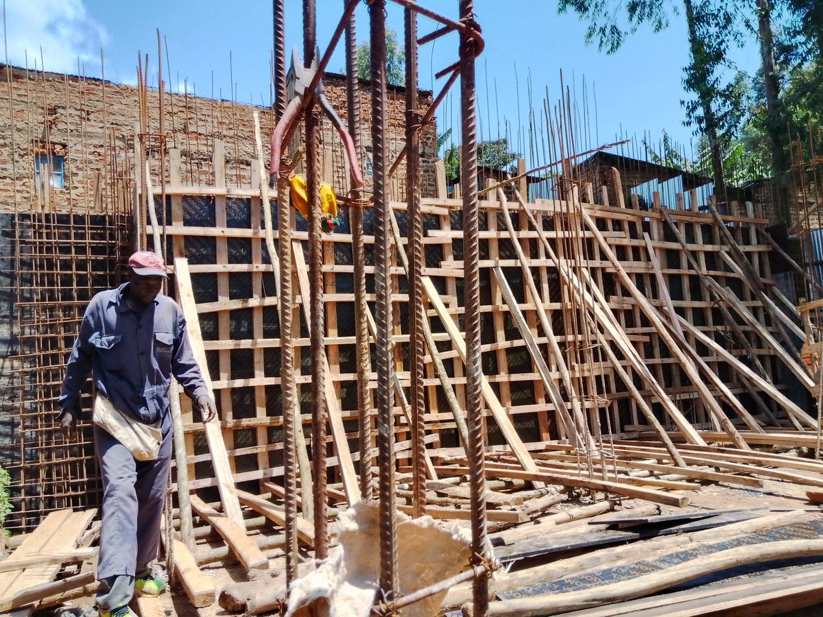 Still working on the frame works to the retaining wall 
What do you think 
#qualitycontrollconstruction