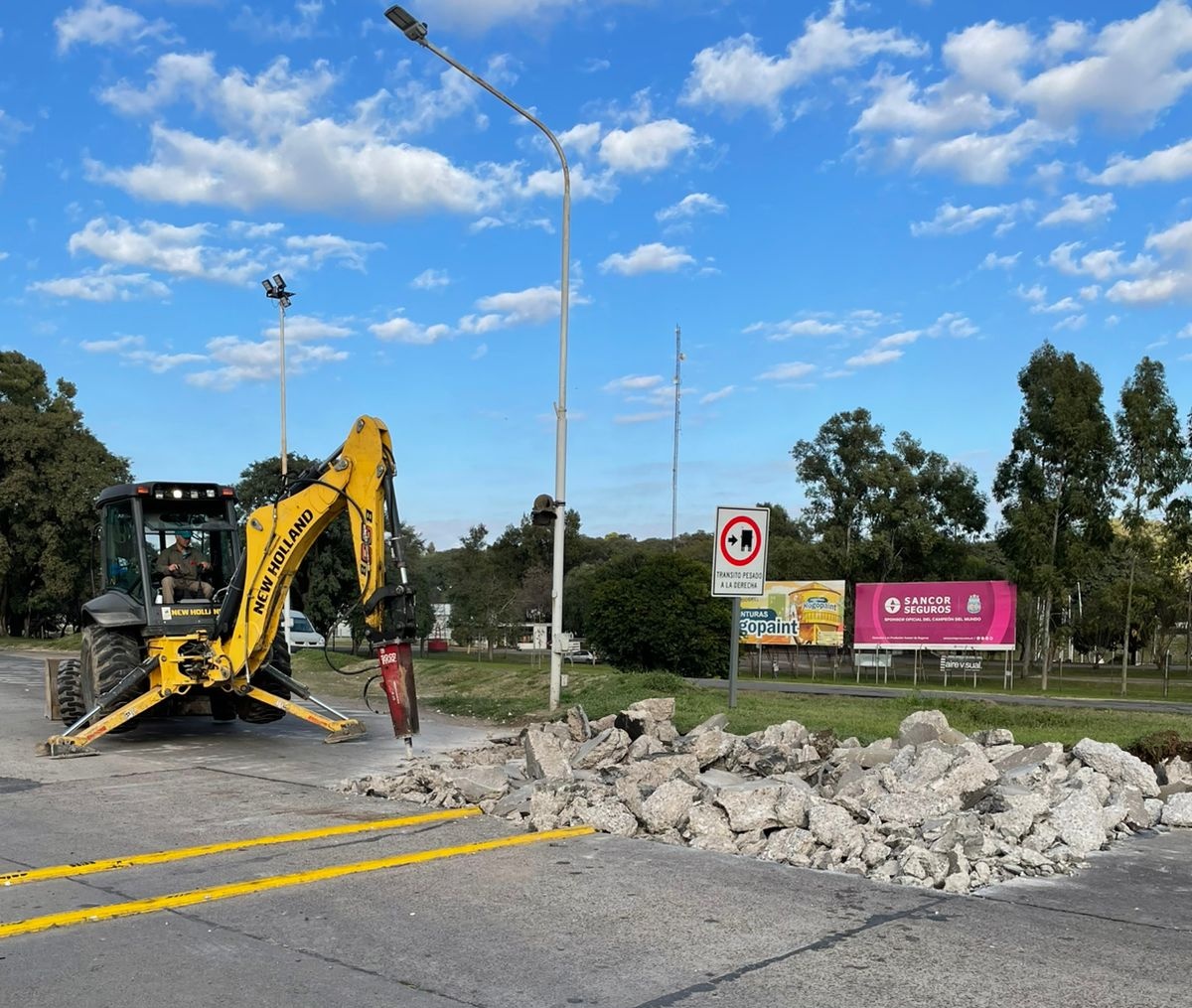 #Miércoles tránsito normal en el #TúnelSubfluvial. 
Recordamos a los usuarios que siguen las obras de bacheo en la cabecera Santa Fe y en la cabecera Paraná. Por lo que se recomienda circular con precaución respetando las indicaciones en esas zonas.
