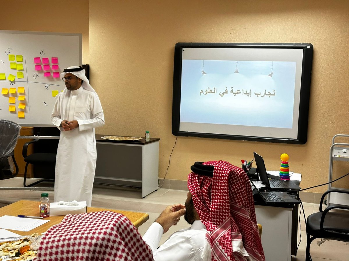 Fa5Ja5's tweet image. بالتعاون مع الفريق التنفيذي بقسم الاشراف التربوي تم تقديم ورقتين عمل بعنوان تجارب إبداعية في العلوم  ودمج التقنية في التعليم في "ملتقى تحسين" الذي يهدف إلى تحسين نواتج التعلم  للمنافسة في الاختبارات الوطنية نافس والتي أقيمت في متوسط الامام البيهقي لتحفيظ القرآن الكريم