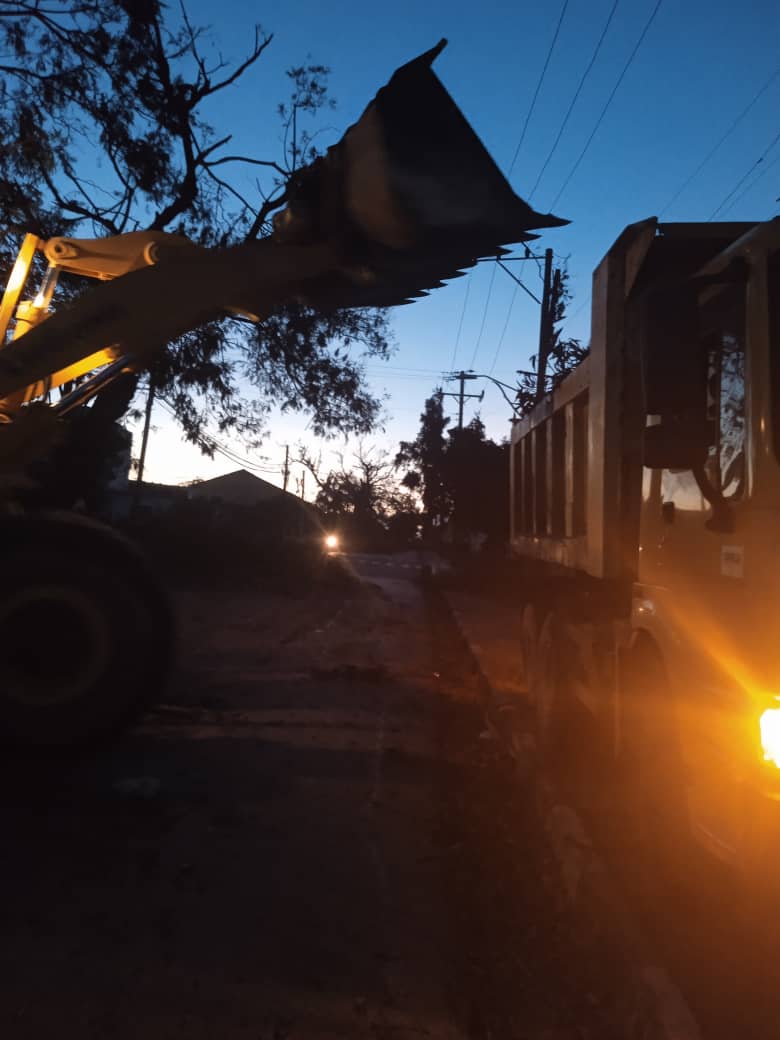 MarciGarce90422's tweet image. @CamiloEmpresa 
@Cubacons, con sus dignos #Constructores en el terreno combatiendo para eliminar las afectaciones provocadas por él Huracán #Melissa.🇨🇺🇨🇺🇨🇺🇨🇺🇨🇺🇨🇺