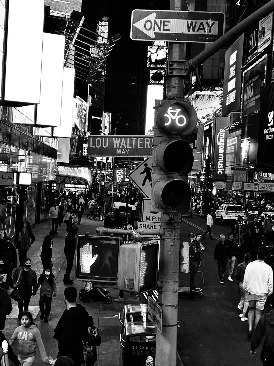 Need to hit up NYC now for a spontaneous getaway 🤍