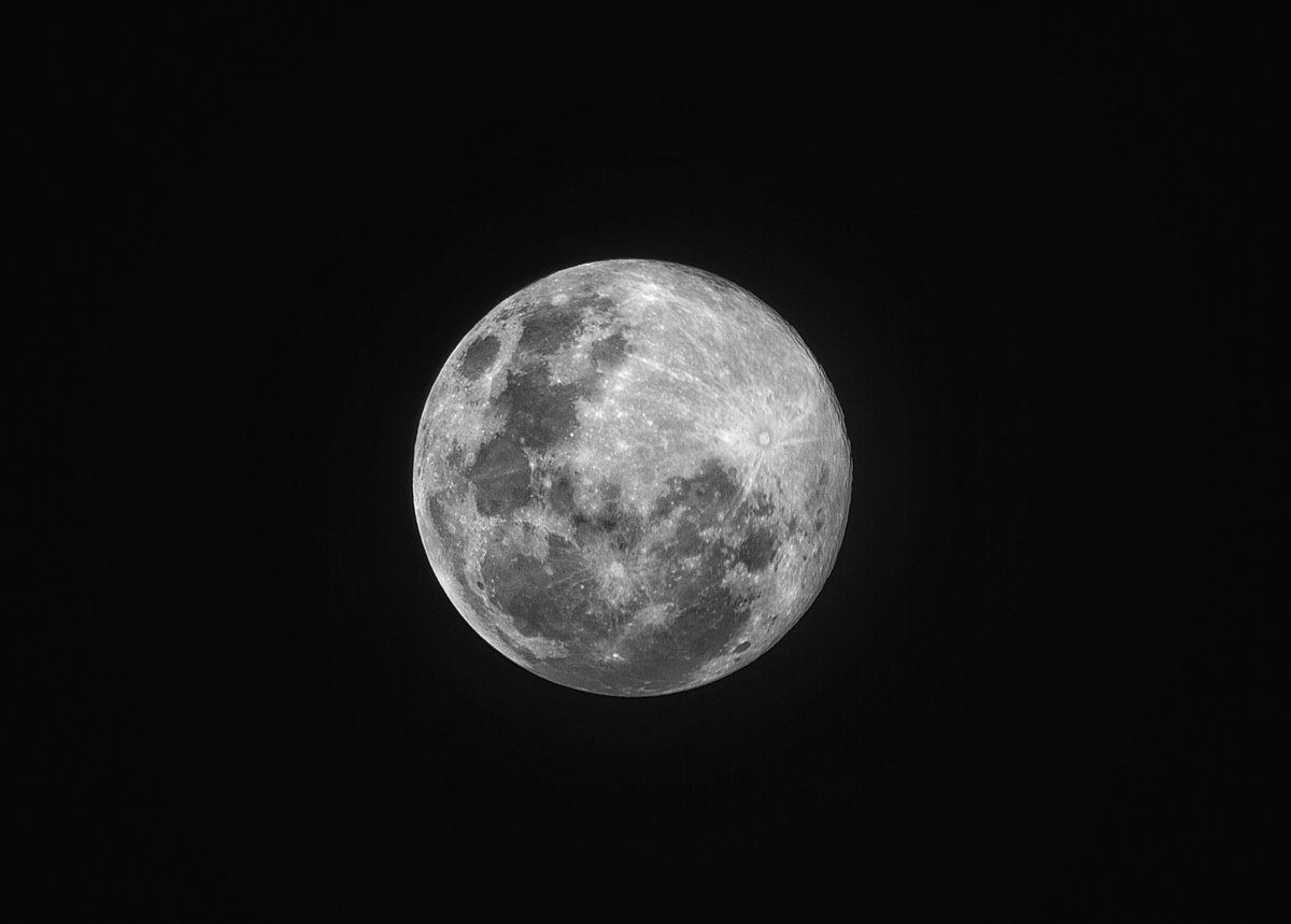EarlWhite's tweet image. Full Moon in and out of the hazy clouds tonight. Was quite &quot;Super&quot;. #supermoon #sydneyspring