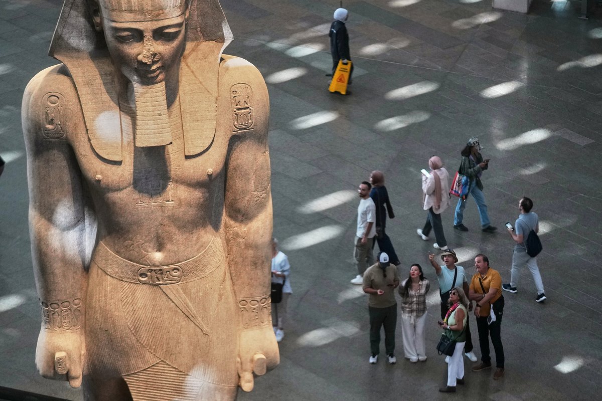 Frontlinestory's tweet image. The Grand Egyptian Museum officially opened to the public on November 4, 2025.

Nestled beside the Great #Pyramids of Giza, this architectural marvel showcases over 100,000 artifacts, making it the world's largest #museum dedicated to a single #civilization.

✨ Highlights