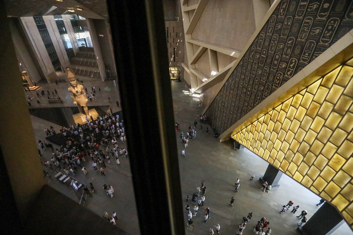 Frontlinestory's tweet image. The Grand Egyptian Museum officially opened to the public on November 4, 2025.

Nestled beside the Great #Pyramids of Giza, this architectural marvel showcases over 100,000 artifacts, making it the world's largest #museum dedicated to a single #civilization.

✨ Highlights