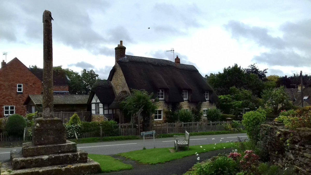 "Bredon Hill from Ashton-under-Hill and back via the Wychavon Way"

7-mile guided walk with <a href="/CotswoldsNL/">Cotswolds National Landscape</a> Wardens on Thursday 20th November 2025 at 10am.
Walking off road with extensive views across the Severn Valley.
Full details: cotswolds-nl.org.uk/exploring/guid…
📷Linda Blackwell