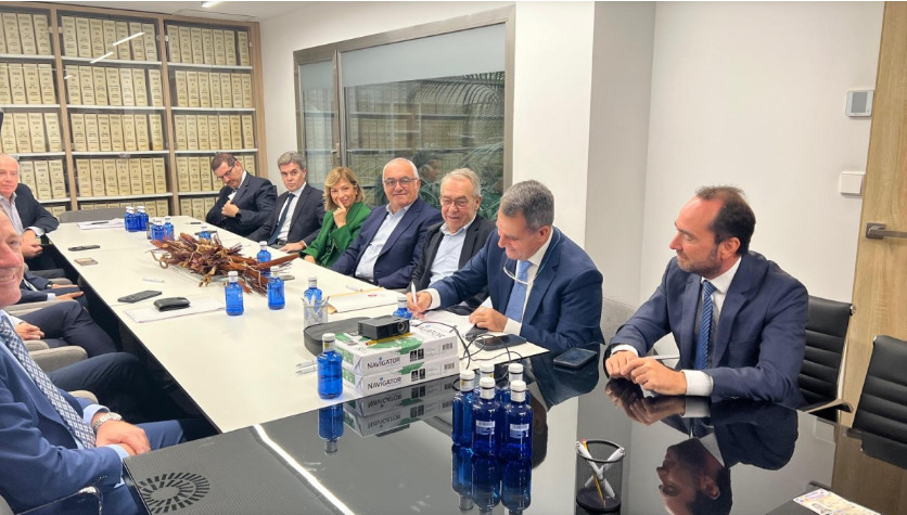 La Región de Murcia avanza con Quantix EdgeS. 💡

👉 Se trata de un proyecto innovador en semiconductores que cuenta con la participación de nuestros patronos #GrupoFuertes y <a href="/nuevacocinamed/">Nueva Cocina Mediterránea</a>, y de Francisco Martínez Asensio, miembro del equipo de EMURI.

🔗murciaplaza.com/murciaplaza/em…