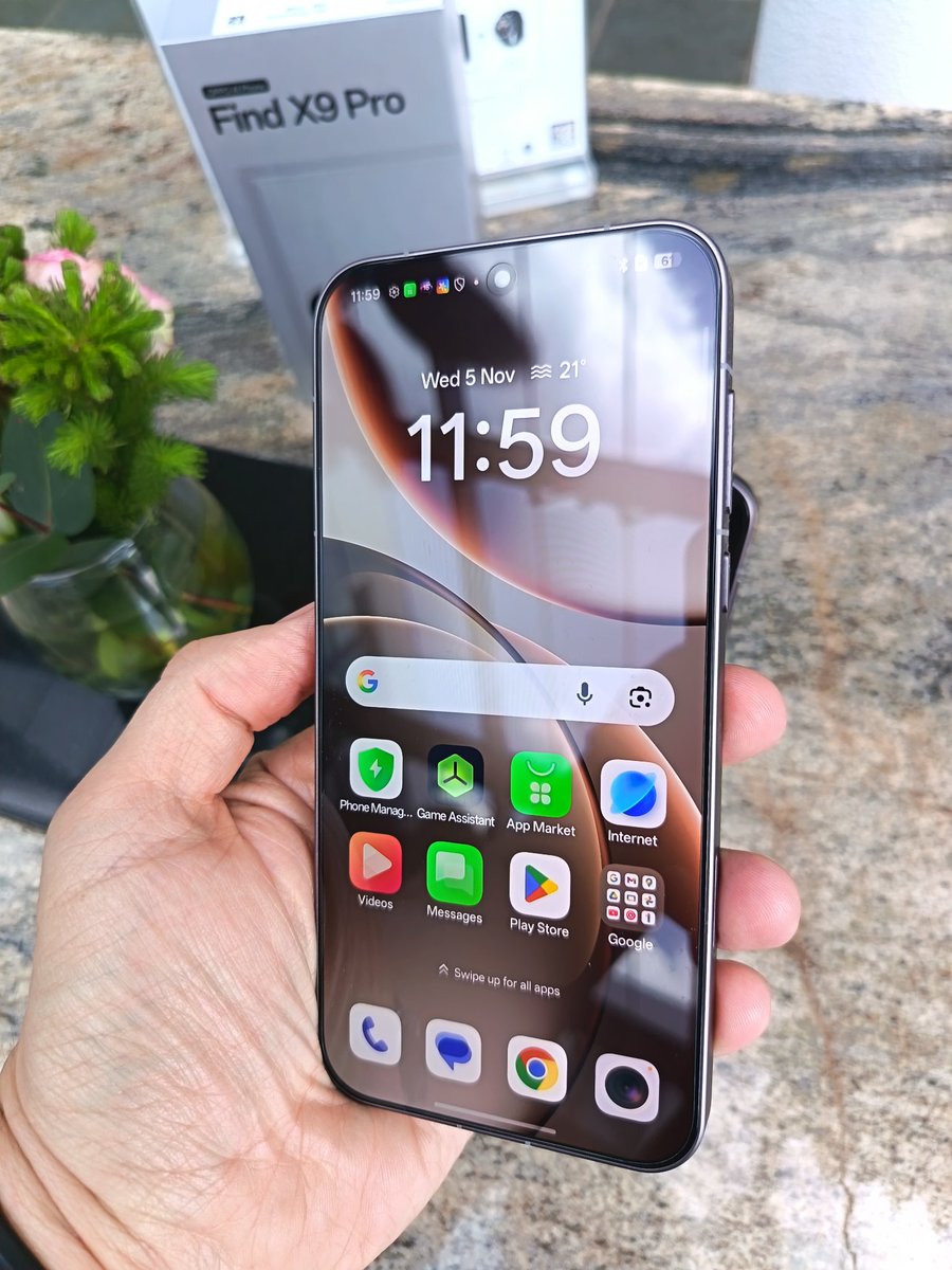 TechSmartZA's tweet image. If all goes well you will find Oppo&apos;s flagship in stores on Friday. The Find X9 Pro is the first time the Find will be available locally. Landing for R29 999.