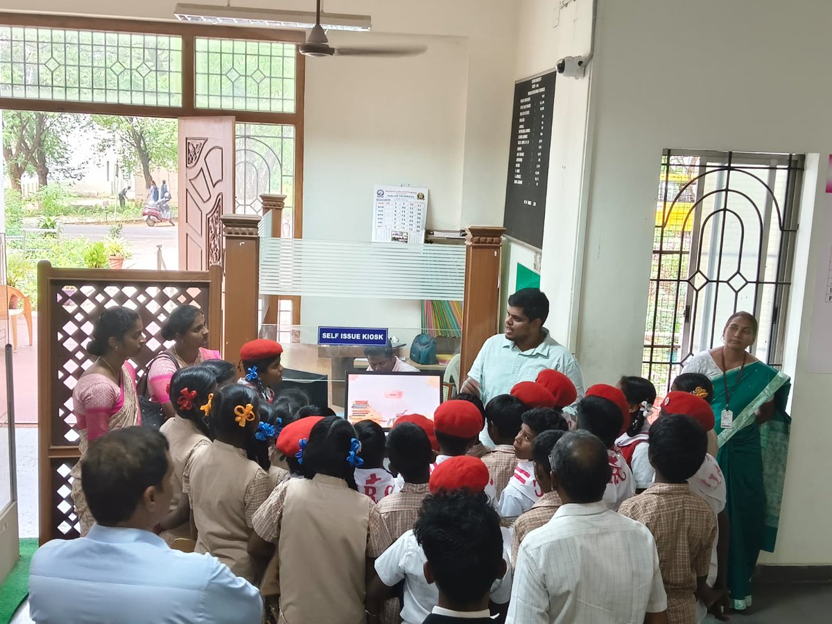 PeriyarVarsity's tweet image. 📚 Library Visit Programme 🌿
DoMS, Periyar University, organized a Library Visit under the Village Adoption Scheme for Kottagoundampatti High School students, inspiring reading and learning habits. 🌟
#PeriyarUniversity #DoMS #VillageAdoptionScheme #LibraryVisit