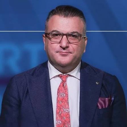 AKP’li Cem Küçük:

“Geri adım atmıyorum. Selahattin Demirtaş teröristtir!”