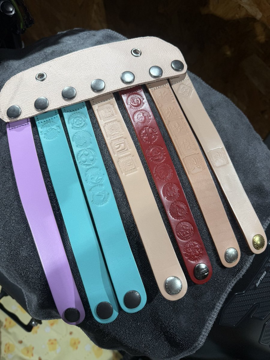 Libra_ELIMI's tweet image. 御刻印バンドも増えてきたので
まとめてみました。
使わない時は
こんな感じに神棚に置きます🙏

＃御刻印
＃神様からの預かり物