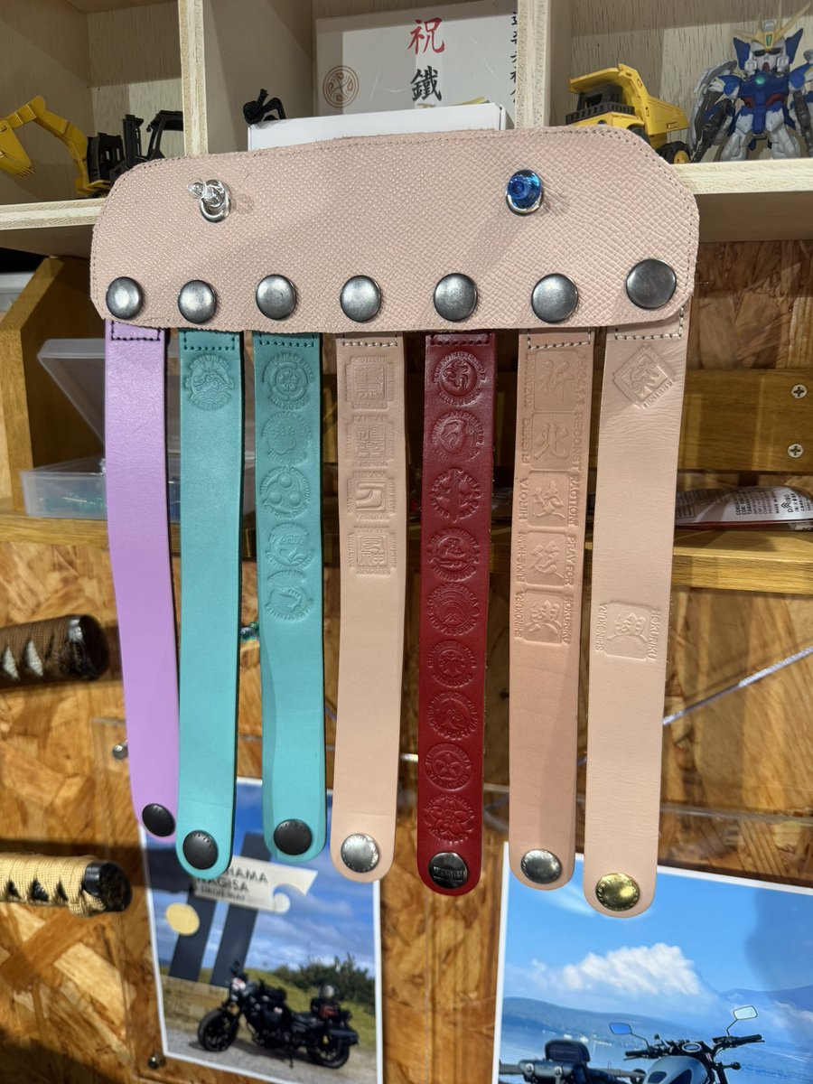 Libra_ELIMI's tweet image. 御刻印バンドも増えてきたので
まとめてみました。
使わない時は
こんな感じに神棚に置きます🙏

＃御刻印
＃神様からの預かり物