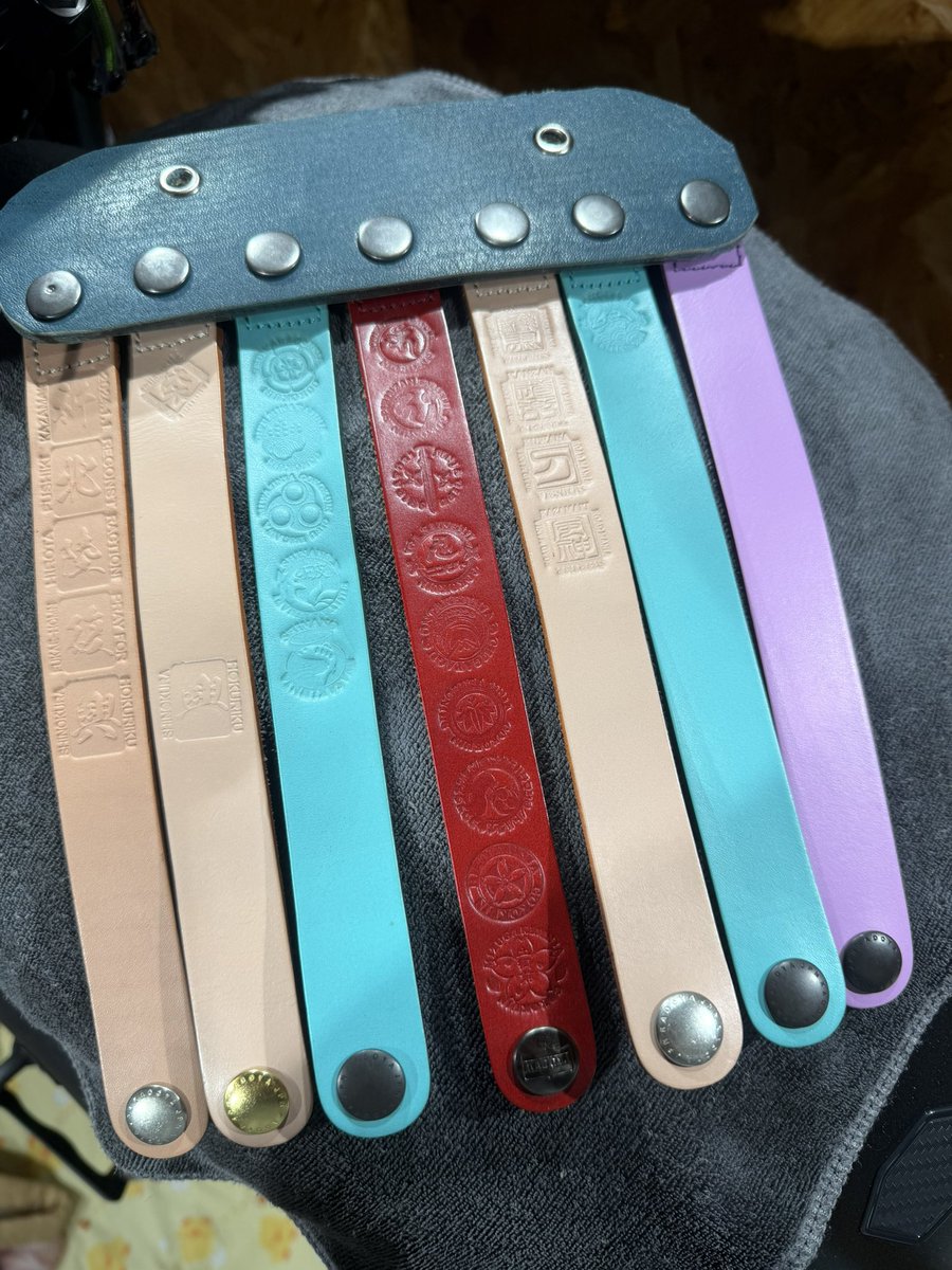 Libra_ELIMI's tweet image. 御刻印バンドも増えてきたので
まとめてみました。
使わない時は
こんな感じに神棚に置きます🙏

＃御刻印
＃神様からの預かり物