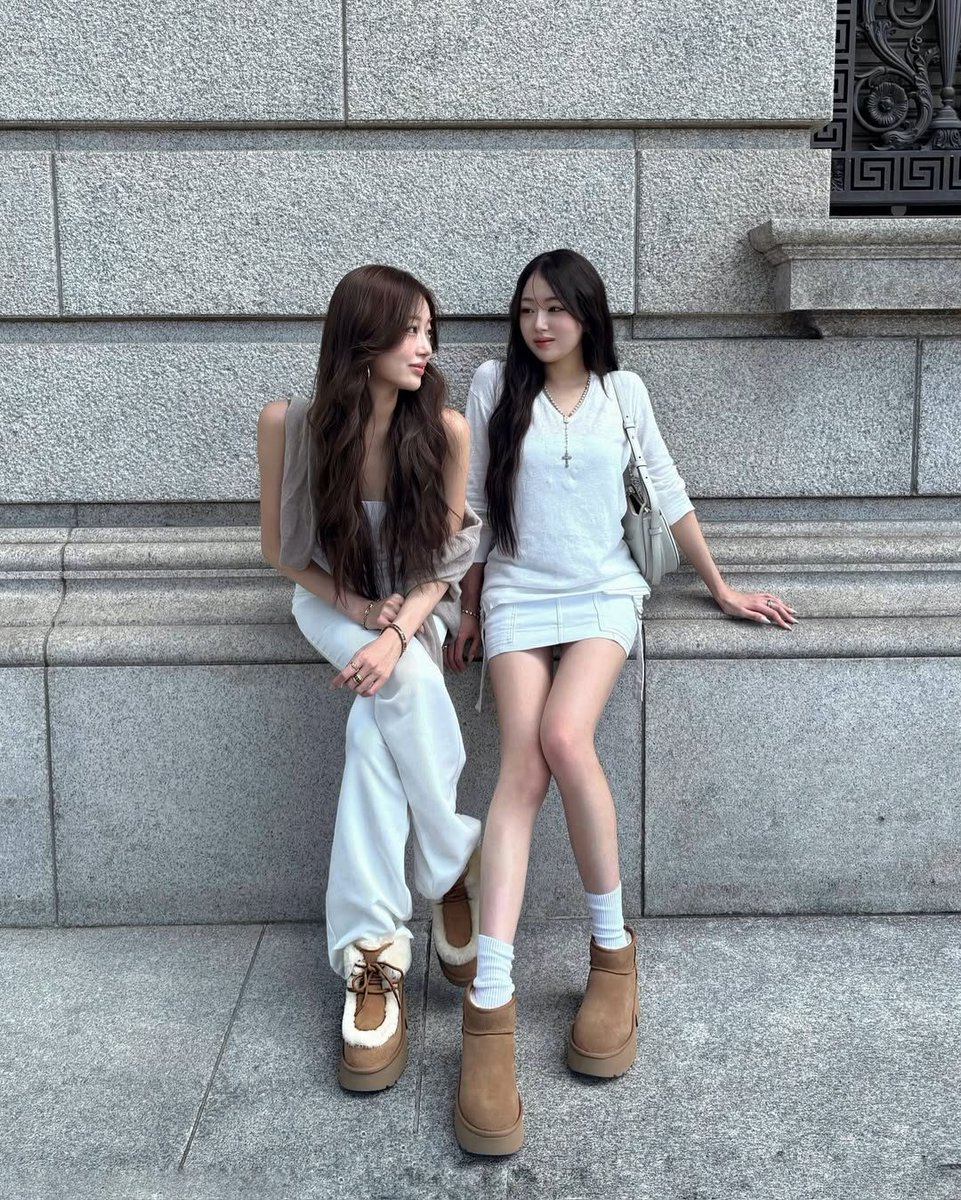 チェスナットカラーのEsmee Lace UpとClassic Ultra Mini New Heights
