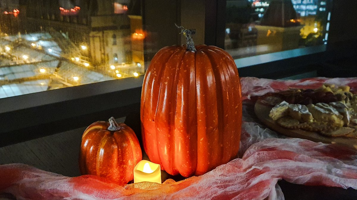 woncomms's tweet image. A Halloween Inspired Gin Tasting Experience With @sipsmith London

This spooktacular affair was a superb team bonding activity with witches, ghosts, ghouls and frighteningly good gin.

How did you spend your Halloween?

#halloween #bonfirenight #newyork #courtois #trent #gbbo 👻