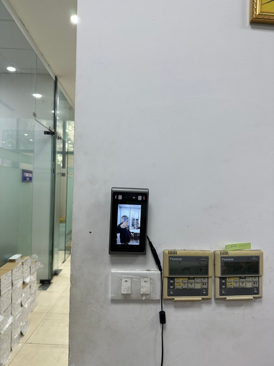 shenzhen_hqvt's tweet image. 🏢 It&apos;s time to upgrade your small office access system. 

Ideal for:
✔ Small office access control
✔ Employee attendance management
✔ Reception desk or limited-space installations

#HQVT #FaceRecognitionTerminal #OfficeAccessControl 
#PalmVeinRecognition #MultiAuthentication