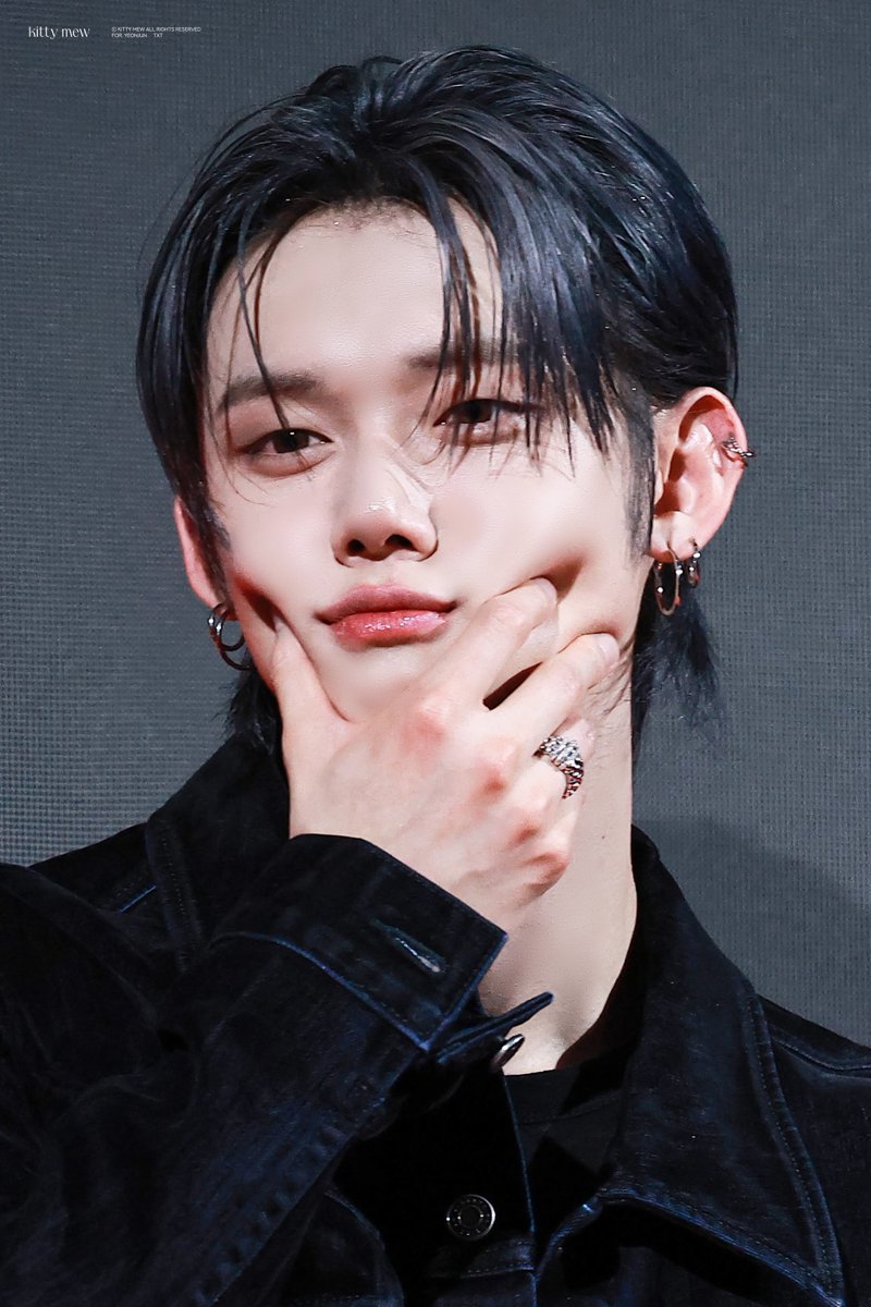 251105 HQ 리스닝파티 너무너무 잘생겼어요..

 #연준 #YEONJUN #ヨンジュン 
#TOMORROW_X_TOGETHER
