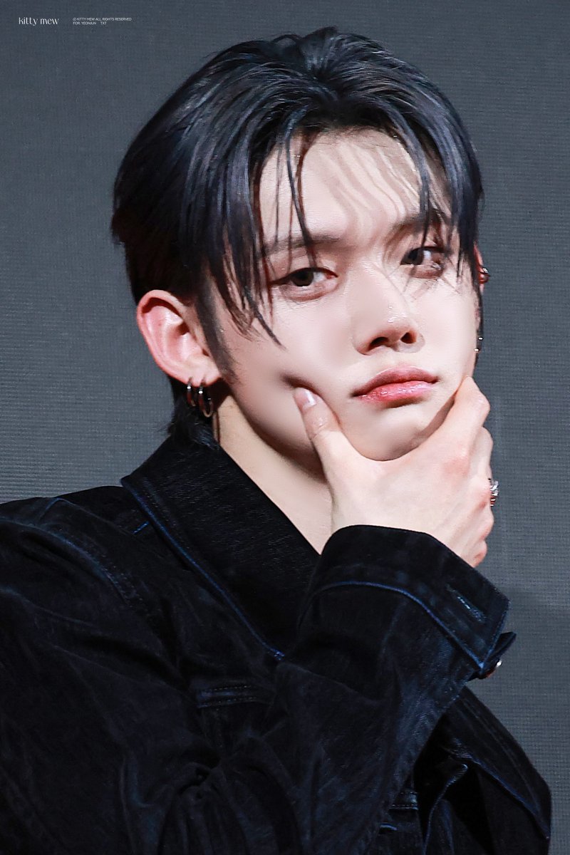 kittymew99's tweet photo. 251105 HQ 리스닝파티 너무너무 잘생겼어요..

 #연준 #YEONJUN #ヨンジュン 
#TOMORROW_X_TOGETHER https://t.co/Qr06P3Y1Wh