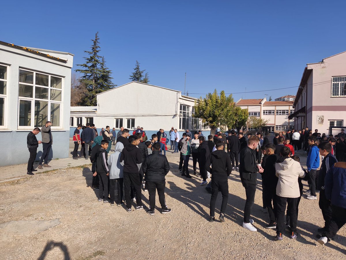 Karaman Mesleki ve Teknik Anadolu Lisesi 
Afet  Farkındalık  Eğitimi Tahliye Tabikatı yapıldı.
<a href="/AFADBaskanlik/">AFAD</a> 
<a href="/tcmeb/">Millî Eğitim Bakanlığı</a> 
<a href="/tcmeb_mtegm/">Meslekî ve Teknik Eğitim Genel Müdürlüğü</a> 
<a href="/KaramanValiligi/">Karaman Valiliği</a> 
<a href="/memkaraman/">Karaman İl Millî Eğitim Müdürlüğü</a> 
<a href="/meb_dhgm/">Destek Hizmetleri Genel Müdürlüğü</a>
<a href="/mebakub/">MEB AKUB</a>
<a href="/MetinTayarer/">Metin TAYARER🇹🇷🇹🇷🇹🇷</a>
