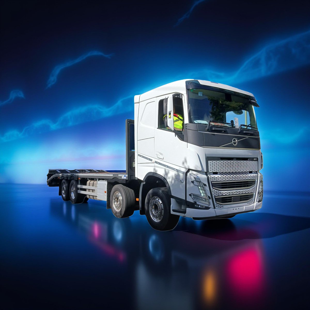 New Volvo FH with 32 tonne Andover low profile body for sale.
Unladen weight 13,620 Kg
Fold Forward hydraulic ramps
Electric Winch
Removable working at height posts and straps

Ring Kevin 07966 331134 for further details.
#planthire #FH #Beavertail #PlantBody #AT #volvotrucks