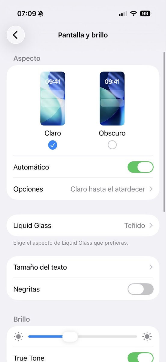 Apple nos escuchó. Actualicen a iOS 26.1 y ya se puede deshabilitar la transparencia. Lo que es igual a más batería 🔋