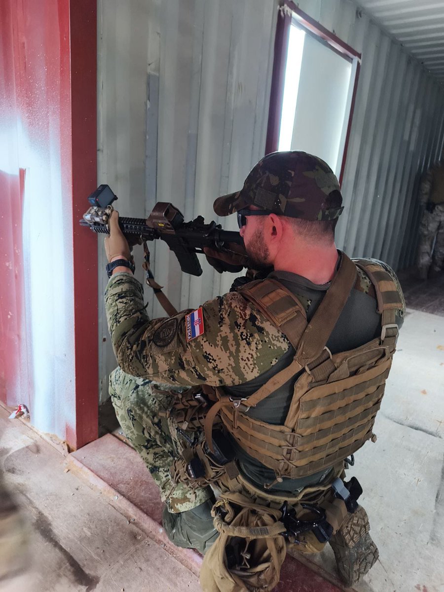 🔥 SOFEX “ORION-25”

📷 SNAPSHOT: 

“ORION-25” kicks off with precision shots at the range 🎯, rappelling 🧗‍♂️ &amp; #CQB drills 🚪

🇬🇷🇧🇬🇭🇷🇨🇾🇮🇹🇲🇰🇷🇴🇨🇭🇺🇸

#ΓΕΕΘΑ #HNDGS #ΕΔ #SOF 

<a href="/Hellenic_MOD/">Υπουργείο Εθνικής Άμυνας</a> <a href="/HAspokesman/">Γενικό Επιτελείο Στρατού-Hellenic Army Gen. Staff</a> <a href="/NavyGR/">Πολεμικό Ναυτικό</a> <a href="/HAFspokesperson/">Hellenic Air Force</a> #ΔΕΠ <a href="/BulgariaMod/">MoD Bulgaria</a> <a href="/MORH_OSRH/">MORH/MoD Croatia</a> <a href="/NationalGuardCY/">National Guard Cyprus</a> <a href="/Esercito/">Esercito Italiano</a>
