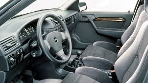 vijaroju1973's tweet photo. El Vectra A marcó una época. Diseño sobrio, buen comportamiento en carretera y versiones que iban desde el fiable 1.6 hasta el potente Vectra 2000 16v. ¿Lo mejor? Su equilibrio entre confort y deportividad. Hoy, es un youngtimer que gana valor entre coleccionistas. #vectra https://t.co/7NvESAIFCJ