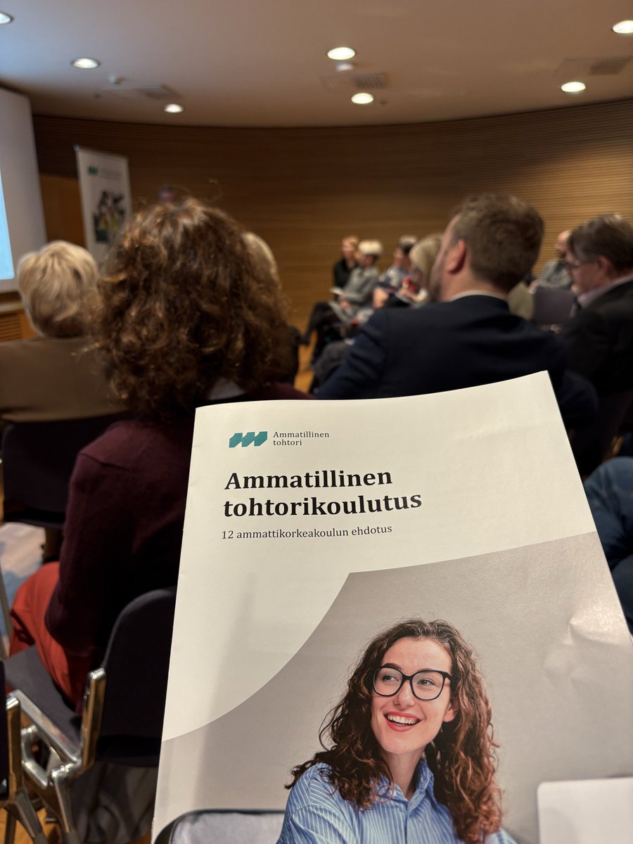 Kävin kertomassa, että @Keskusta tukee 12 ammatikorkeakoulun avausta omasta tohtorikoulutuksesta. <a href="/anttikaikkonen/">Antti Kaikkonen</a> sanoitti kasvupäivässä osuvasti: Työelämätohtorit tarvitaan. Tämä toisi Suomeen kv-tutkimusrahoitusta ja vahvistaisi pienten yritysten osaamista #koulutus <a href="/Arene_ry/">Arene</a>