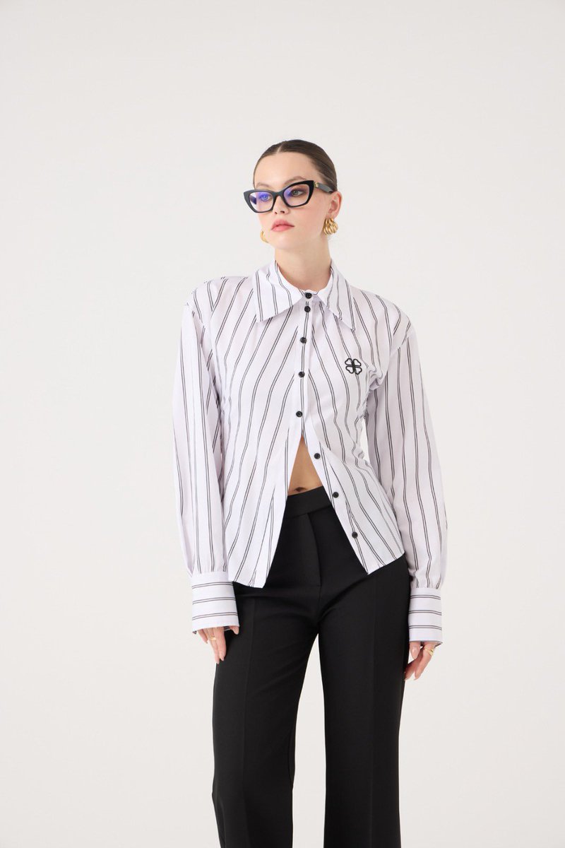 NEW ARRIVALS 🍂

‘Betty Shirt’