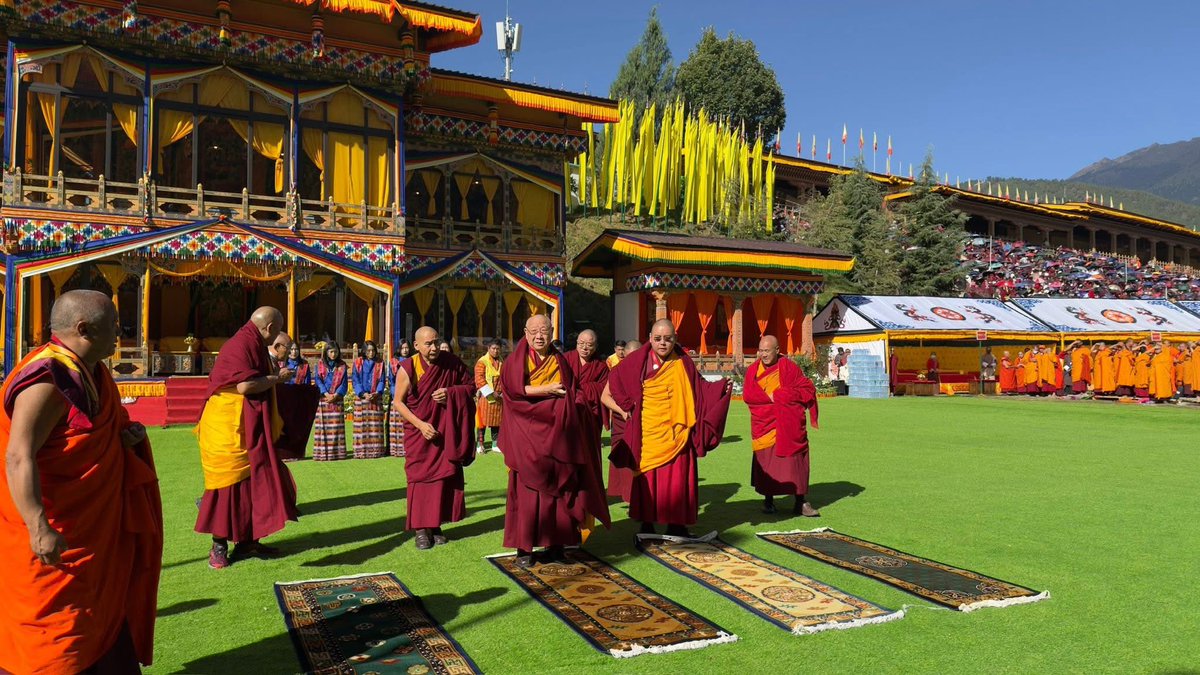 LingRinpoche's tweet image. HE Ling Rinpoche is attending the 2nd day of the Global Peace Prayer Festival, representing the Gelug tradition with HE Jangtse Chöje Rinpoche. The prayers were graced by the presence of His Majesty the Fifth King and His Majesty the Fourth King of Bhutan.