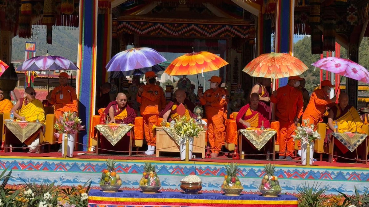 LingRinpoche's tweet image. HE Ling Rinpoche is attending the 2nd day of the Global Peace Prayer Festival, representing the Gelug tradition with HE Jangtse Chöje Rinpoche. The prayers were graced by the presence of His Majesty the Fifth King and His Majesty the Fourth King of Bhutan.