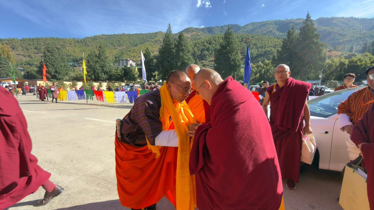 LingRinpoche's tweet image. HE Ling Rinpoche is attending the 2nd day of the Global Peace Prayer Festival, representing the Gelug tradition with HE Jangtse Chöje Rinpoche. The prayers were graced by the presence of His Majesty the Fifth King and His Majesty the Fourth King of Bhutan.
