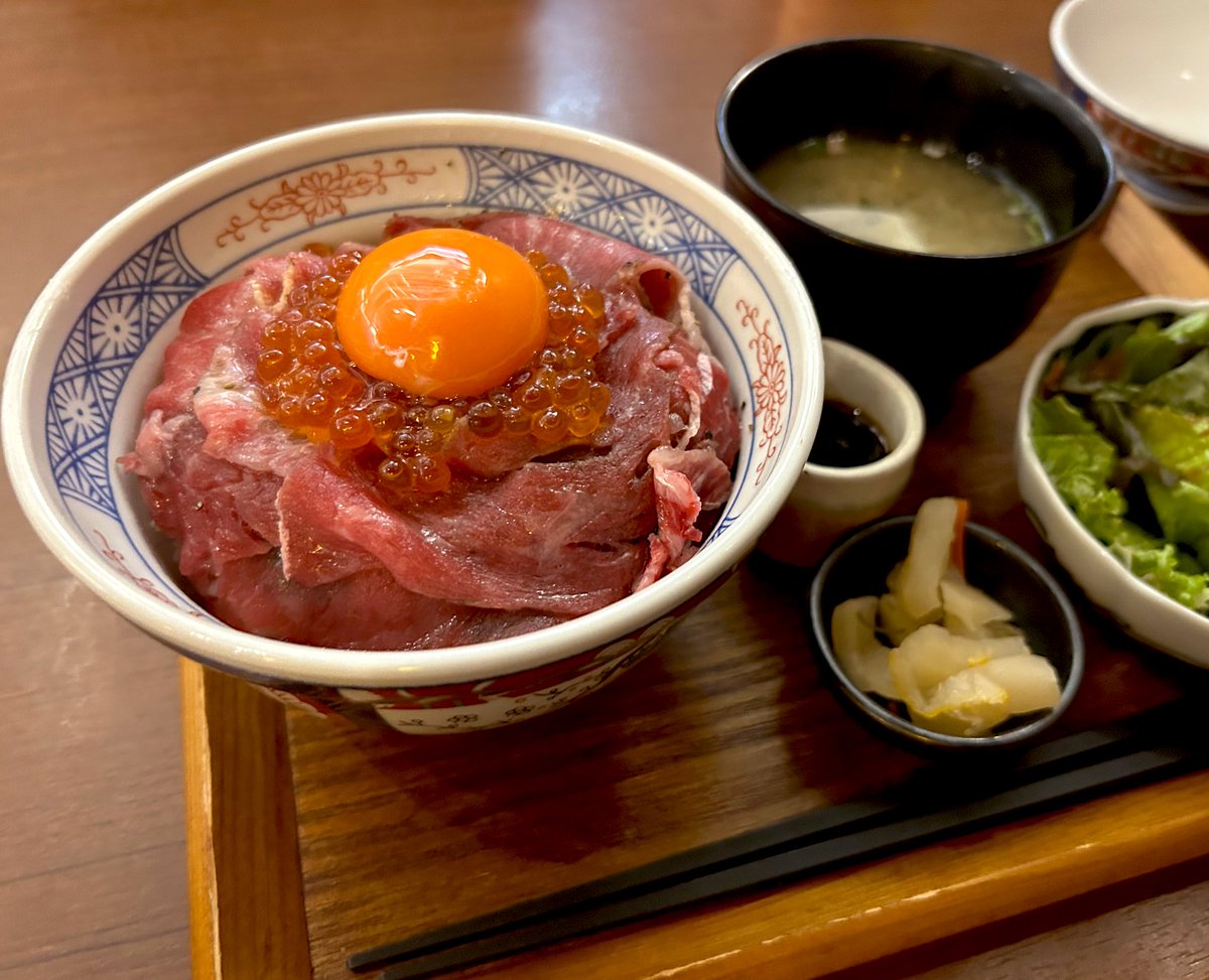 今日は花咲さんとランチでした🍽⭐️
行ってみたかったお肉TKG🥺💕
レア肉好きの私、感涙の美味しさ😭

花咲さんは今日も
天才可愛かったです😌🤍

これで11月も頑張れそうっ🌈